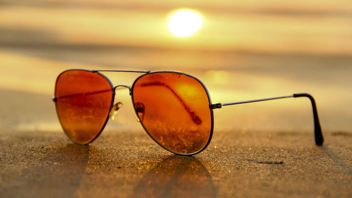 2. Sunglasses and Cover Up with Protective Clothing: Sunglasses are the most fashionable and popular approach to protect oneself from the sun's rays. To protect your eyes while outside in the sun, wear UV-protected sunglasses. Wear a decent full-sleeved shirt with pants to avoid direct sun exposure. Remember that light-colored garments reflect the sun's beams. (Image source: Canva)
