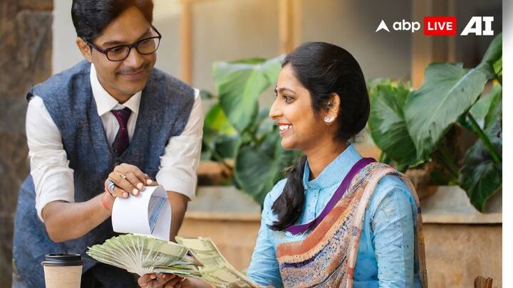 Post Office Time Deposit Scheme: सरकार देश के हर वर्ग के लिए कई तरह की स्कीम लॉन्च करती रहती है. आज हम आपको एक ऐसी धांसू स्कीम के बारे में बता रहे हैं, जिसमें निवेश करके आप पांच साल में तगड़ा रिटर्न प्राप्त कर सकते हैं.