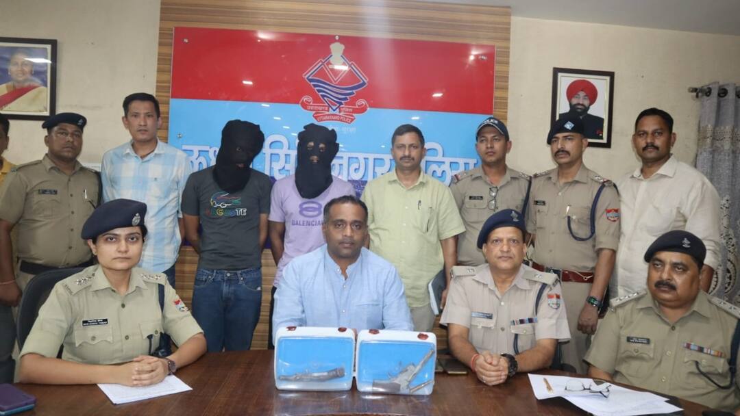 Udham Singh Nagar News: उधम सिंह नगर पुलिस ने लूट के आरोपी दो बदमाशों को किया गिरफ्तार, ये सामान भी बरामद Udham Singh Nagar Police arrested two Accused on robbery case and recover item ann Udham Singh Nagar News: उधम सिंह नगर पुलिस ने लूट के आरोपी दो बदमाशों को किया गिरफ्तार, ये सामान भी बरामद