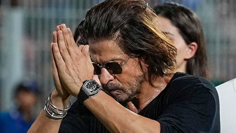 Why Shah Rukh Khan not into politics reveled Bollywood Entertainment News Shah Rukh Khan: দীর্ঘ কেরিয়ার, বিপুল জনপ্রিয়তা, তবুও কেন কখনও রাজনীতিতে আসার কথা ভাবলেনই না শাহরুখ?