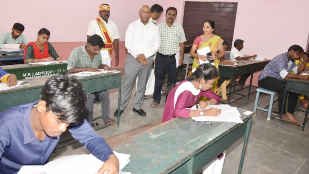 TNPSC group 4 exam 13,061 candidates failed to appear in Villupuram district TNPSC குரூப் 4 தேர்வில் அதிர்ச்சி... விழுப்புரம் மாவட்டத்தில் தேர்விற்கு வராத 13,061 பேர்