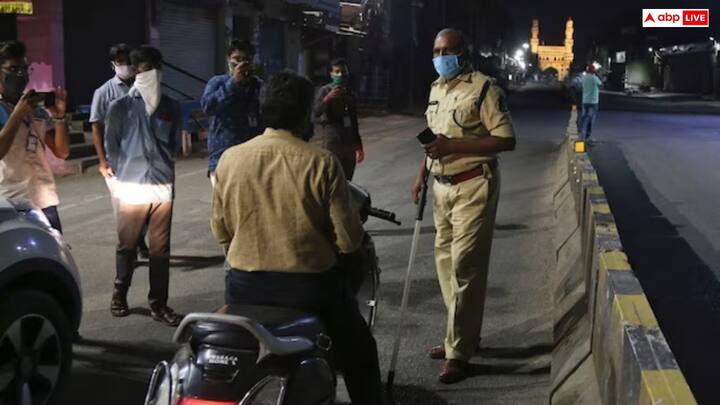 इससे पहले भी इसी तरह की घटना उत्तर प्रदेश के कानपुर में हुई थी,जहां एक व्यक्ति को पुलिस अधिकारियों के सामने अपनी बाइक पर खतरनाक स्टंट करने के बाद पुलिस ने उस पर 5000 रुपये का जुर्माना लगाया था.