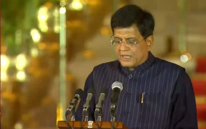 2024 के चुनाव में महाराष्ट्र की मुंबई उत्तर लोकसभा सीट पर केंद्रीय मंत्री पीयूष गोयल ने प्रचंड जीत हासिल की थी. उन्होंने  3,57,608 वोटों से कांग्रेस के भूषण पाटिल को हराया था. भूषण पाटिल को कुल 3,22,538 वोट ही मिले हैं.