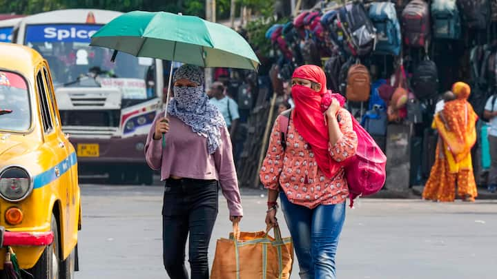 Delhi Weather Update: भारत मौसम विभाग (IMD) के मुताबिक दिल्ली में मॉनसून आने से पहले पहले बारिश की कोई उम्मीद नहीं है. इसके उलट, एक बार​ फिर दिल्ली में हीटवेव (Heatwave) चलने का अनुमान है.