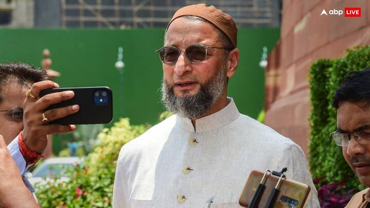 योगेंद्र यादव ने दावा किया एआईएमआईएम एक दुकान है. उसे क्षेत्रीय पार्टी की श्रेणी में न डालें. वह अलग फिनॉमिना है.