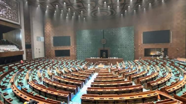 Can an MP sit in the House without taking oath Know how much the fine is क्या कोई सांसद शपथ लिए बिना सदन में बैठ सकता? जानिए कितना लगता है जुर्माना