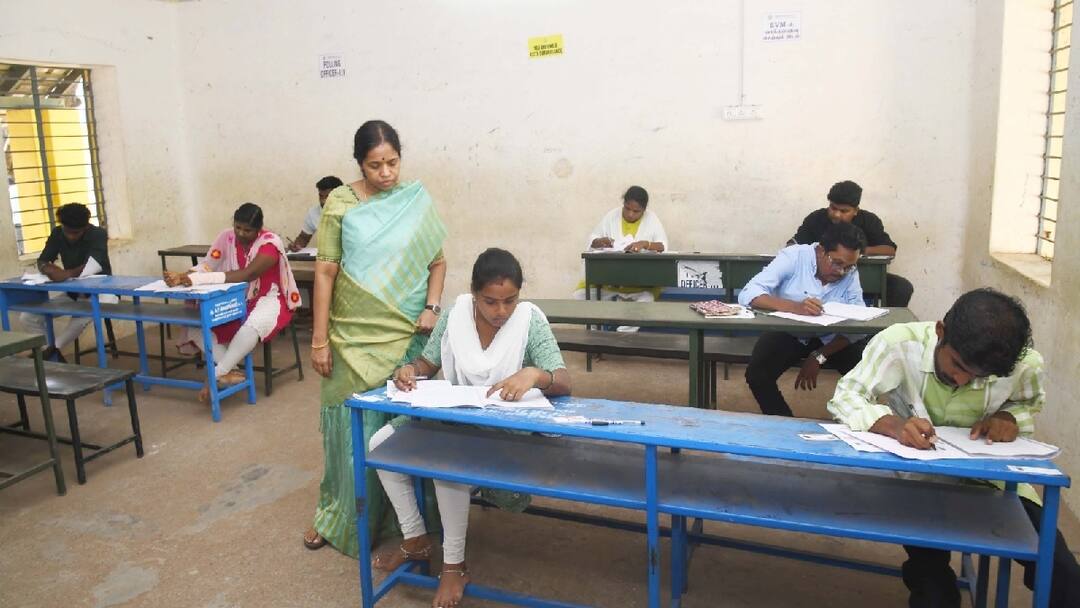 TNPSC EXAM: டிஎன்பிஎஸ்சி குரூப் 4 - சேலம் மாவட்டத்தில் 1,06,082 பேர் தேர்வு எழுதுகின்றனர்.