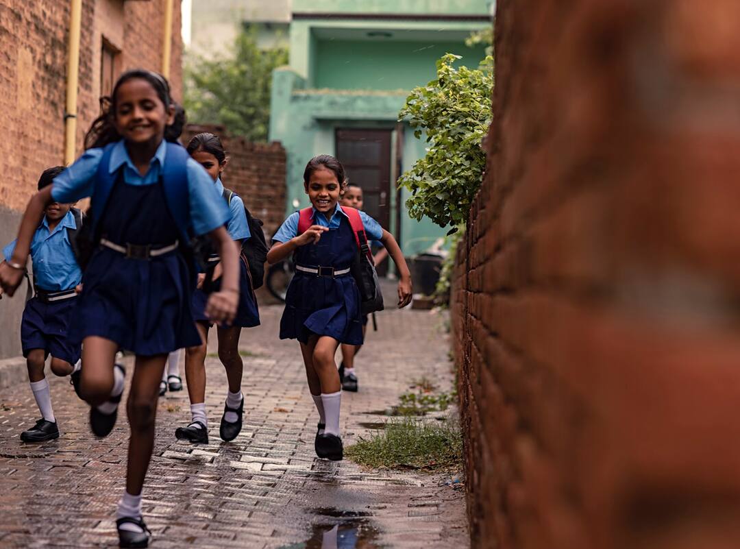 TN School Reopen: தமிழகத்தில் நாளை பள்ளிகள் திறப்பு; முன்னேற்பாடுகள் தீவிரம்!