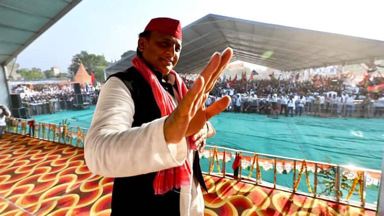 Akhilesh Yadav says There is no wire attached from above there is no base below What is stuck in the middle is not a government nda government Akhilesh Yadav : तो कोई ‘सरकार’ नहीं ! शपथविधीला काही तास असतानाच अखिलेश यादव म्हणाले तरी काय?