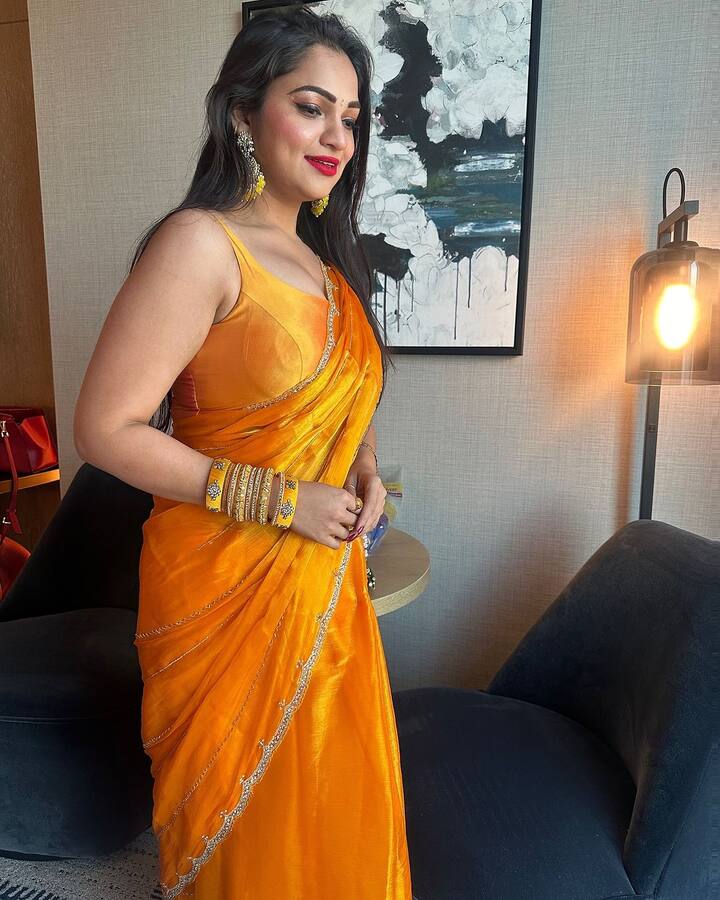 బిగ్ బాస్ అశ్విని హౌస్ నుంచి బయటకు వచ్చాక సోషల్ మీడియాలో బాగా హల్ చల్ చేస్తుంది. Photo Credit: Ashwini Sree/Instagram