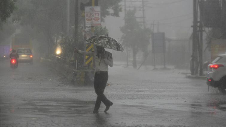 Maharashtra Weather Update Today 9 June imd forecast rain alert Mumbai Ratnagiri Sindhudurg red alert Orange alert मुंबई सहित इन जिलों में होगी झमाझम बारिश, कल से मानसून देगा दस्तक, हाई अलर्ट भी जारी