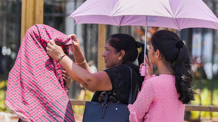 আবহাওয়া দফতরের মতে উত্তরবঙ্গে বর্ষা ঢুকে গেলেও দক্ষিণবঙ্গে কবে ঢুকবে সেটা এখনই বলা যাচ্ছে না। আবহাওয়া দফতরের মতে উত্তরবঙ্গে বর্ষা ঢুকে গেলেও দক্ষিণবঙ্গে কবে ঢুকবে সেটা এখনই বলা যাচ্ছে না।