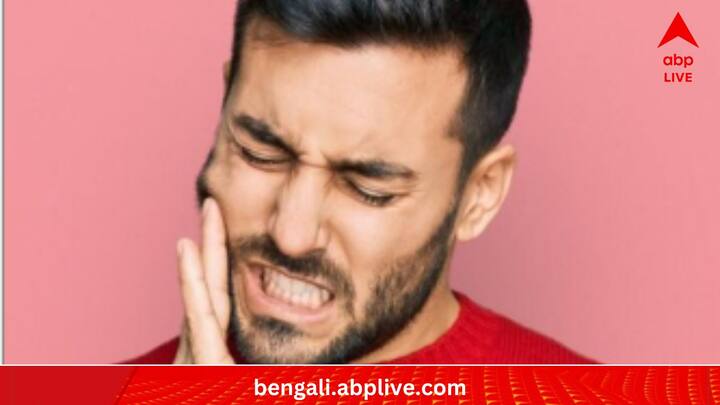 দন্ত চিকিৎসকরা জানাচ্ছেন, সাধারণ ভাবে দাঁতের পরিষ্কার ভাব ফেরানো এবং ফেনা তৈরির জন্য এই রাসায়নিকটি ব্যবহার করা হয়ে থাকে। দাঁত এবং মাড়িতে জমে থাকা ময়লা দূর করতেও কার্যকরী এটি। তা হলে কেন এটি থেকে সাবধান হতে বললেন ন্যাচারোপেথিক ডাক্তার?