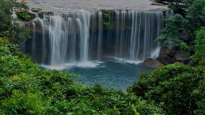 Travel With ABP the beauty of Meghalaya  tourism travel article மேகம் கருக்குது மழை வர பாக்குது.. மேகாலயா அழகை சுற்றிப் பார்க்கலாம் வாங்க
