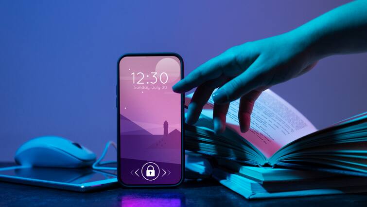 LCD, OLED या AMOLED? जानिए स्मार्टफोन के लिए कौन-सा डिस्प्ले होता है सबसे बढ़िया lcd oled amoled which type of display is better for your smartphone tech tips LCD, OLED या AMOLED? जानिए स्मार्टफोन के लिए कौन-सा डिस्प्ले होता है सबसे बढ़िया