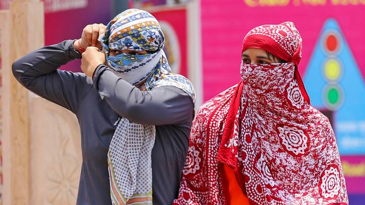 दिल्ली में रविवार को अधिकतम और न्यूनतम तापमान क्रमशः 43 और 30 डिग्री सेल्सियस के आसपास रहने की संभावना है.