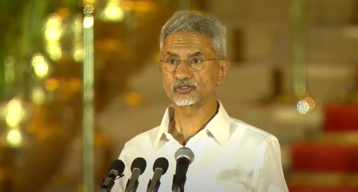 Ex-External Affairs Minister S Jaishankar takes oath of office.