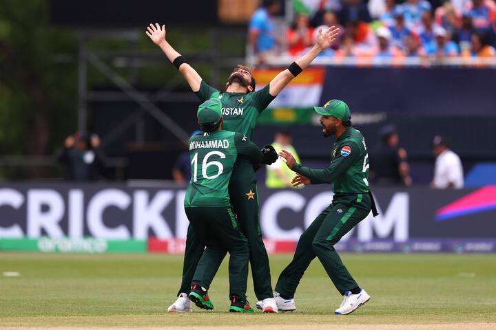 फखार जमानच्या विकेट्सने पाकिस्तानला तिसरा धक्का बसला. फखार जमान टी-20 मधील महत्वाचा फलंदाज होता. तसेच फखारने भारताविरुद्ध याआधी देखील चांगल्या धावा केल्या  आहेत. पण हार्दिकने फखारची घेतलेली विकेट सामन्यातील टर्निग पॉइंट ठरला. (Image Credit- BCCI)