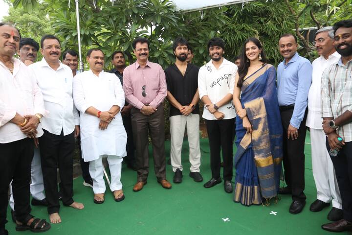 హీరో అవినాష్‌ తిరువీధుల మాట్లాడుతూ... ''నాకు సినిమా అంటే పిచ్చి. చదువుకు కేటాయించిన సమయం కంటే.... సినిమా థియేటర్లలో గడిపిన టైమ్ ఎక్కువ. ఈ సినిమా నిర్మాతలు నా క్లోజ్‌ ఫ్రెండ్స్‌. మంచి కథ కుదరడంతో పాటు టాప్‌ టెక్నీషియన్లతో సినిమా చేస్తుండటం మా యూనిట్‌ అదృష్టంగా భావిస్తున్నా. మంచి హిట్ సినిమా ప్రేక్షకులకు అందిస్తాం'' అని చెప్పారు.