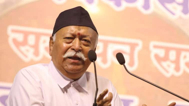 Mohan Bhagwat Manipur is on fire it is burning who will pay attention to it? Question by Mohan Bhagwat to Government Marathi News Mohan Bhagwat : मणिपूर आगीत जळतंय, त्राही त्राही करत आहे, त्याकडे कोण लक्ष घालणार? मोहन भागवतांचा सवाल