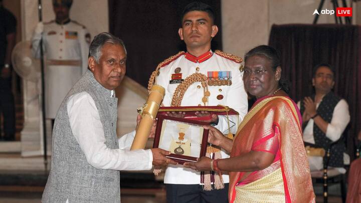 रामनाथ ठाकुरः जनता दल (यूनाइटेड) के नेता हैं. वह जाने-माने समाजवादी नेता और बिहार के पूर्व सीएम दिवंगत कर्पूरी ठाकुर के बेटे हैं. कर्पूरी ठाकुर को इस साल की शुरुआत में 'भारत रत्न' से सम्मानित किया गया था. चुनावी हलफनामे में उन्होंने पेशे वाले कॉलम में बताया था कि वह समाज सेवक और राजनीतिक कार्यकर्ता हैं.