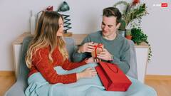 Anniversary Gift: पहली एनिवर्सरी पर जरूर करें अपने पार्टनर को ये 5 चीजें गिफ्ट, मजबूत बनेगा आपका रिश्ता