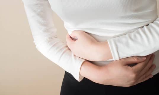 પેટમાં અલ્સરની સમસ્યા ત્યારે થાય છે જ્યારે ખોરાકને પચાવવાનો રસ ધીમે-ધીમે પેટની સ્તરને નુકસાન પહોંચાડે છે. જો તેની સમયસર સારવાર ન કરવામાં આવે તો ભવિષ્યમાં આ સમસ્યા ગંભીર બની શકે છે.