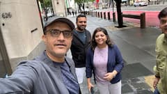 T20 World Cup: স্ত্রী-কন্যাকে নিয়ে ভারত-পাক মহারণ দেখতে হাজির মহারাজ, দেখা হয়ে গেল সচিনের সঙ্গেও