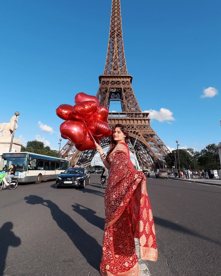 The newlywed sported a red saree, her first gifted saree from husband Dipak Chauhan, in front of the Eiffel Tower.