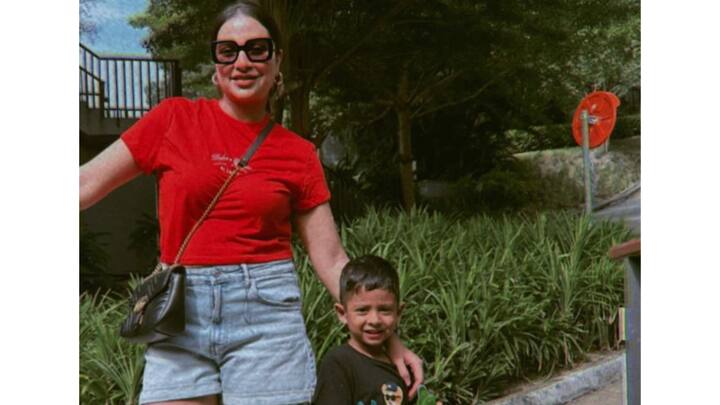 তবে এই প্রথমবার নয়, রাজ-শুভশ্রীর চুম্বনের ছবি নিয়েও একাধিকবার ট্রোলিং, কটাক্ষের শিকার হয়েছেন তাঁরা।