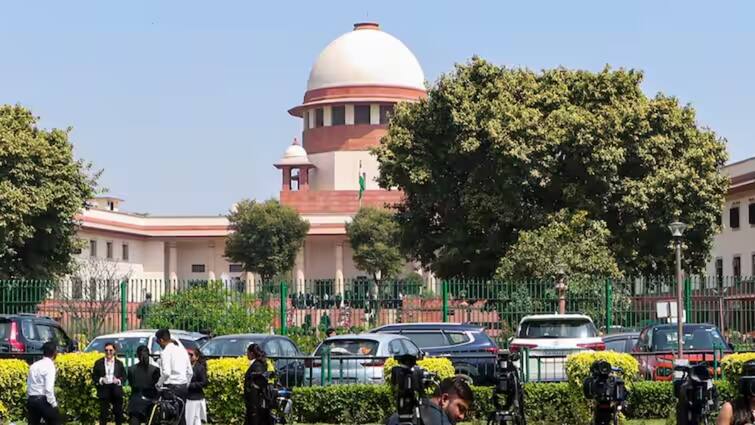 Supreme Court extends deadline till 10 August to Arvind Kejriwal AAP to vacate Rouse Avenue office Delhi High Court सुप्रीम कोर्ट ने दी AAP को राहत, 15 जून के बजाए अब इस दिन खाली करना होगा पार्टी दफ्तर