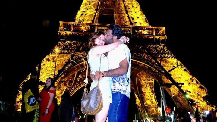 Newlyweds Arti Singh and Dipak Chauhan are in Paris, France for their honeymoon