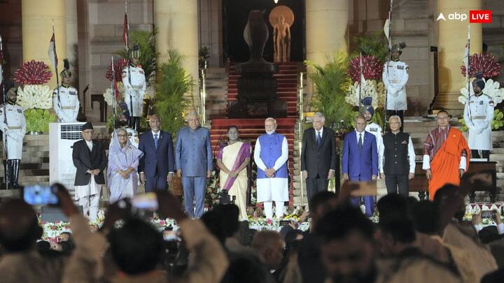 रोचक बात है कि पाकिस्तान की ओर से नरेंद्र मोदी के पीएम बनने पर किसी प्रकार की बधाई नहीं आई. आठ जून को चीन से लौटे पीएम शहबाज शरीफ ने सोमवार (10 जून, 2024) की सुबह तक कोई संदेश नहीं भेजा.