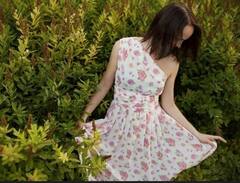 Dating Tips: ਬੁਆਏਫ੍ਰੈਂਡ ਨਾਲ ਪਹਿਲੀ ਡੇਟ 'ਤੇ ਜਾਣਾ ਤਾਂ ਇਨ੍ਹਾਂ ਵਿੱਚੋਂ ਚੁਣੋ ਇੱਕ ਡਰੈੱਸ, ਹੋ ਜਾਵੇਗਾ ਦੀਵਾਨਾ !