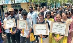 வெடிக்கும் நீட் வினாத்தாள் விவகாரம்; தூத்துக்குடி ஆட்சியரிடம் மாணவர்கள் மனு- இதுதான் காரணம்!