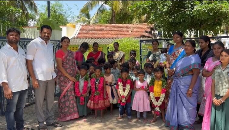 Dharmapuri news Children first day came school welcomed flower teacher - TNN தருமபுரி அருகே முதல் நாள் பள்ளிக்கு வந்த குழந்தைகளுக்கு மாலை அணிவித்து உற்சாக வரவேற்பு