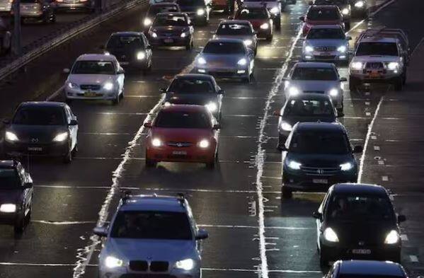 ਤੁਹਾਨੂੰ ਦੱਸ ਦੇਈਏ ਕਿ ਹਾਈਵੇਅ 'ਤੇ ਆਮ ਰਫਤਾਰ ਸੀਮਾ 100-120 ਕਿਲੋਮੀਟਰ ਪ੍ਰਤੀ ਘੰਟਾ ਹੈ। ਇਸ ਲਈ ਸ਼ਹਿਰ ਦੀਆਂ ਸੜਕਾਂ 'ਤੇ 70 ਕਿਲੋਮੀਟਰ ਪ੍ਰਤੀ ਘੰਟਾ ਦੀ ਰਫ਼ਤਾਰ ਸੀਮਾ ਹੈ।