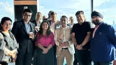 T20 World Cup: স্ত্রী-কন্যাকে নিয়ে ভারত-পাক মহারণ দেখতে হাজির মহারাজ, দেখা হয়ে গেল সচিনের সঙ্গেও