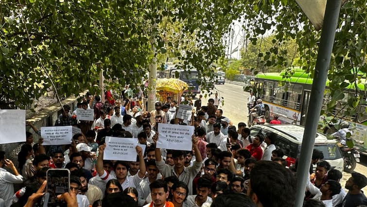NEET-UG 2024 Controversy: ABVP Protests Outside NTA Headquarters In Delhi, Demands CBI Probe NEET-UG 2024 Controversy: ABVP Protests Outside NTA Headquarters In Delhi, Demands CBI Probe