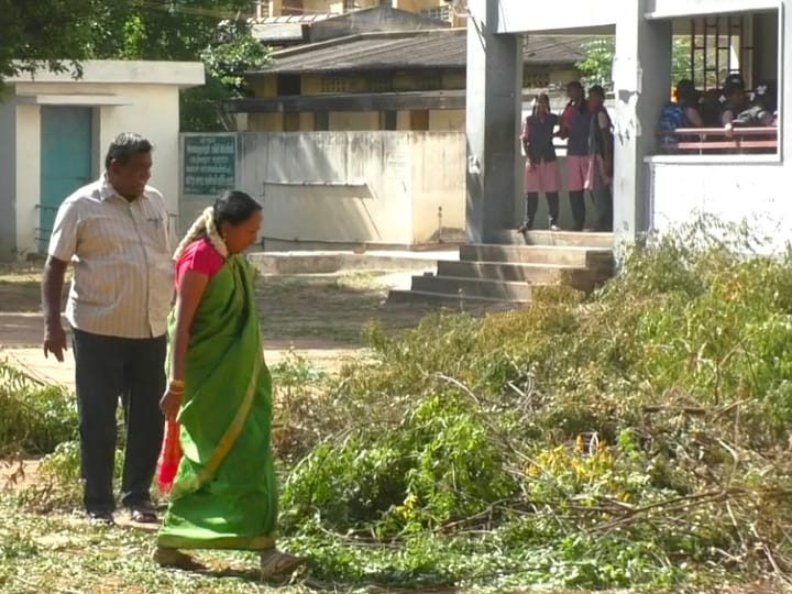 “சுத்தம் என்பது நமக்கு முக்கியம் மத்ததெல்லாம் அப்புறம்” -  களத்தில் குதித்த தலைமை ஆசிரியருக்கு குவியும் பாராட்டு