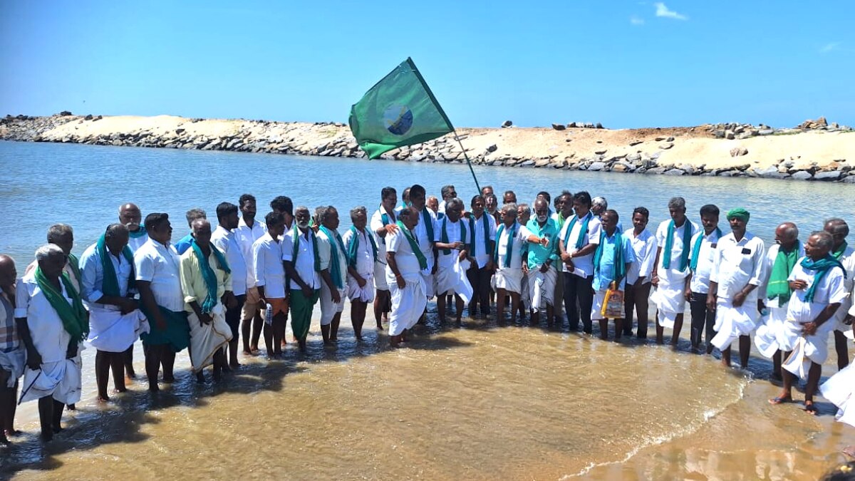 கண்ணகியை தொடர்ந்து  பூம்புகாரில் இருந்து நீதிகேட்டு புறப்பட்ட விவசாயிகள்....!