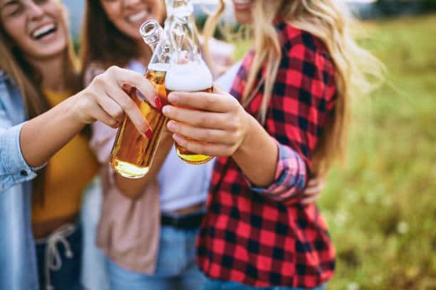 What do the past figures say? If you think that the number of women drinking alcohol has increased recently, then let us tell you that this is not the case. In response to a question in 2019, Union Minister of State Ratnalal Kataria had said that 1.50 crore women in the country are addicted to alcohol.