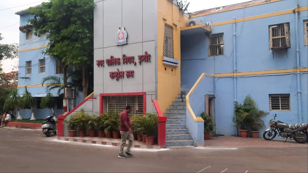 इंदौर नगर निगम अब Whatsapp के जरिए भेजेगा टैक्स की सूचना, 5 लाख करदाताओं को पहुंचेगा मैसेज Indore Municipal Corporation will send tax information through WhatsApp message ann इंदौर नगर निगम अब Whatsapp के जरिए भेजेगा टैक्स की सूचना, 5 लाख करदाताओं को पहुंचेगा मैसेज