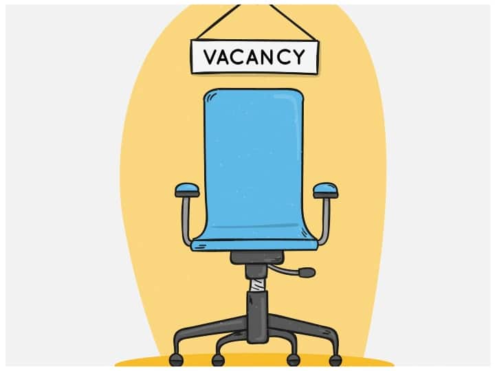 आवेदन चल रहे हैं और अप्लाई करने की आखिरी तारीख 30 जून 2024 है. इस तारीख के पहले बताए गए प्रारूप में अप्लाई कर दें. इन वैकेंसी का डिटेल देखने के लिए वेबसाइट पर दिया नोटिस चेक कर सकते हैं.