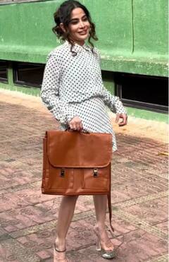 Urfi Javed : उर्फी जावेदने लॅपटॉप बॅगपासून बनवला भन्नाट ड्रेस; नेटकरी म्हणाले,