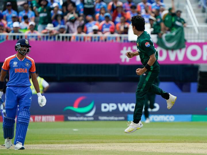 पाकिस्तान जेव्हा लक्ष्याचा पाठलाग करायला उतरला तेव्हा बाबर आझम फक्त 13 धावा करून लवकर बाद झाला. दुसरीकडे, मोहम्मद रिझवानने 44 चेंडूत 31 धावांची खेळी खेळली, मात्र तो संघाला विजयापर्यंत नेऊ शकला नाही. गोलंदाजीच्या जोरावर भारताने ऐतिहासिक विजयाची नोंद केली आहे.(Image Credit- BCCI)