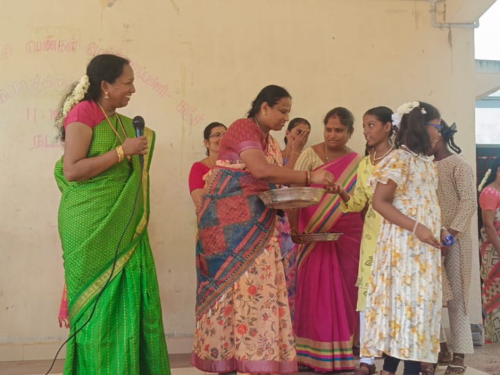 “சுத்தம் என்பது நமக்கு முக்கியம் மத்ததெல்லாம் அப்புறம்” -  களத்தில் குதித்த தலைமை ஆசிரியருக்கு குவியும் பாராட்டு