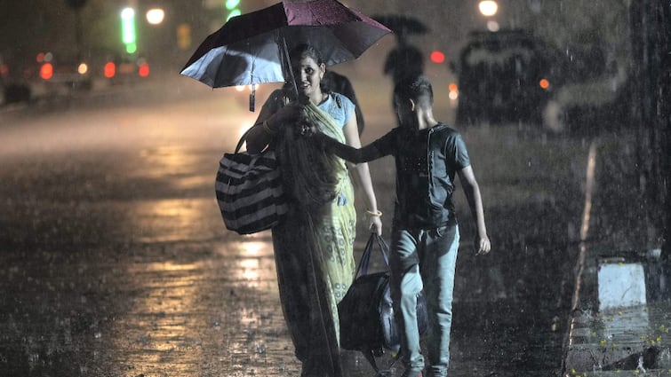 IMD Weather Department Thunderstorms Moderate Heavy Showers In Mumbai