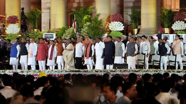 PM Modi Cabinet  JP Nadda Nirmala Sitharaman, S Jaishankar, Ashwini Vaishnaw Sarbananda Sonowal 11 New Minister From Rajya Sabha PM Modi Cabinet: नड्डा, सीतारमण और जयशंकर समेत राज्यसभा के इन 11 सांसदों ने ली मंत्री पद की शपथ, पढ़ें लिस्ट