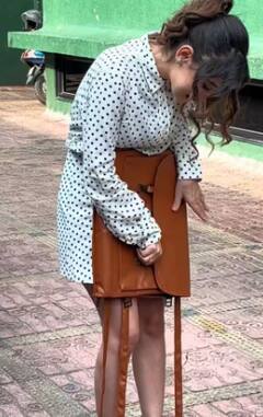 Urfi Javed : उर्फी जावेदने लॅपटॉप बॅगपासून बनवला भन्नाट ड्रेस; नेटकरी म्हणाले,